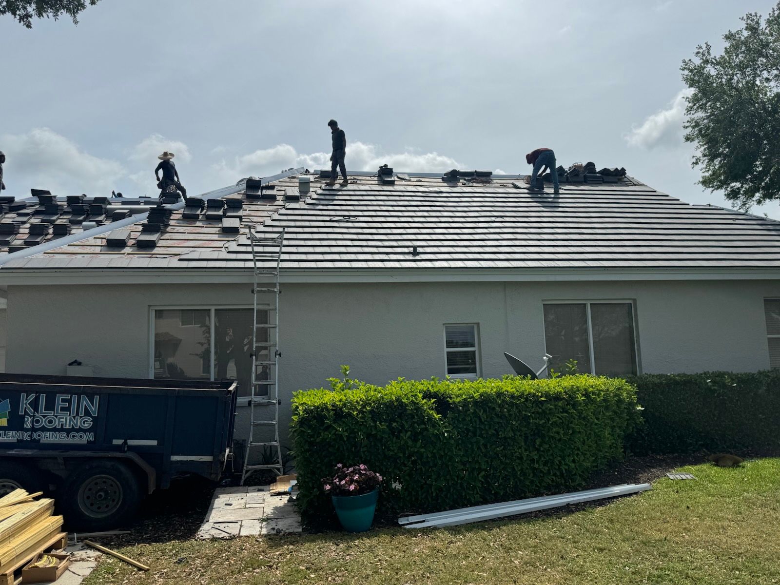 Shingle Roof Replacement in Sarasota: on the job (2 of 6)