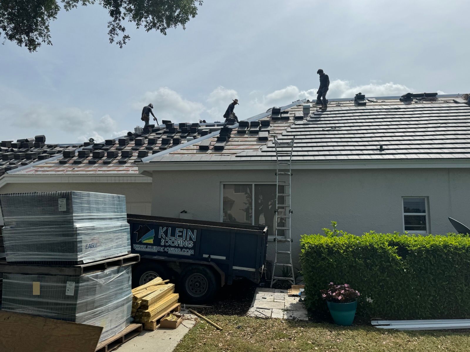 Shingle Roof Replacement in Sarasota: on the job (3 of 6)
